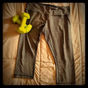 Lulu Lemon grey Capri leggings